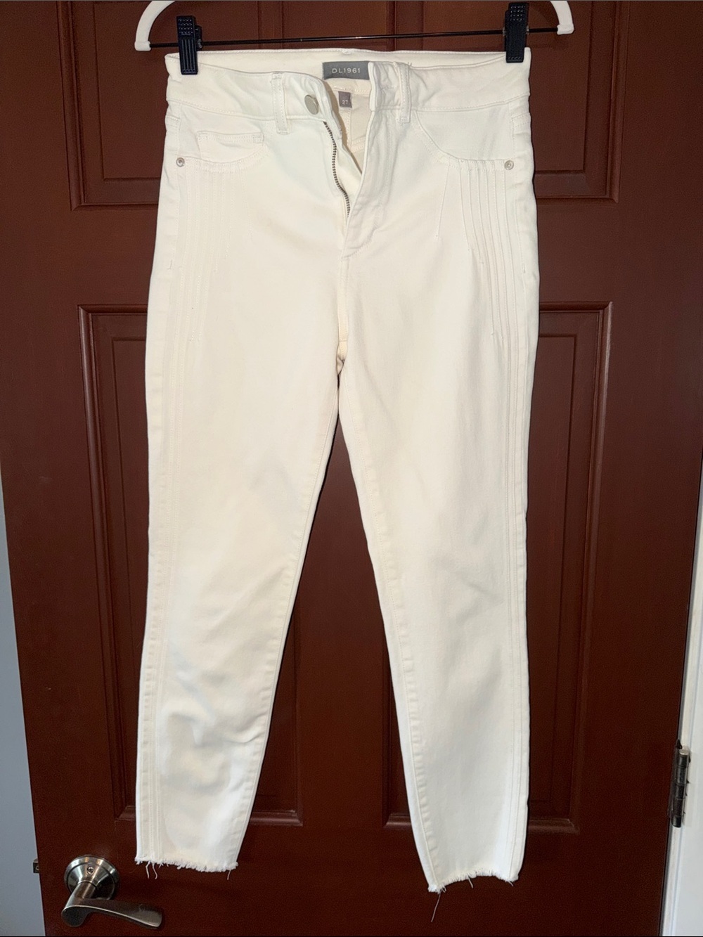 DL1961 Premium White Skinny Ankle Jean. Size 27